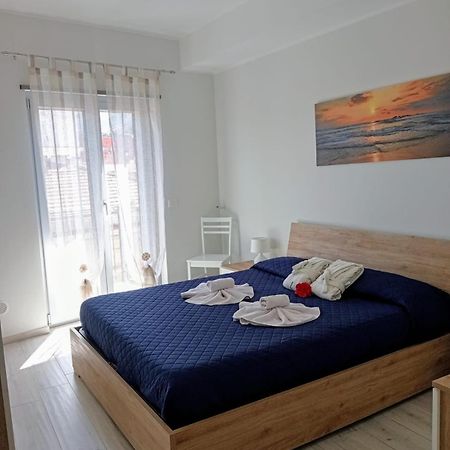 Appartamento Moderno In Centro Citta SantʼAgata di Militello Екстериор снимка