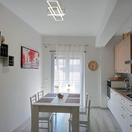 Appartamento Moderno In Centro Citta SantʼAgata di Militello Екстериор снимка