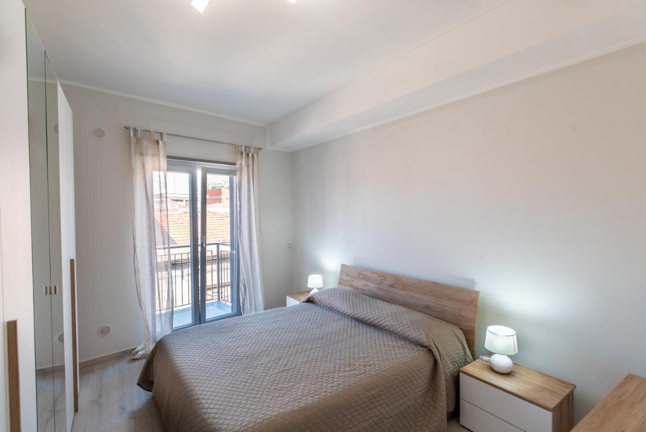 Appartamento Moderno In Centro Citta SantʼAgata di Militello Екстериор снимка