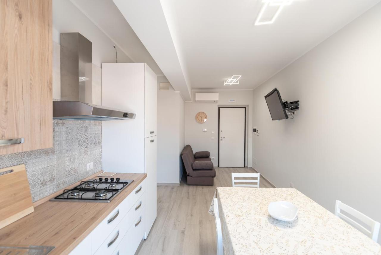 Appartamento Moderno In Centro Citta SantʼAgata di Militello Екстериор снимка