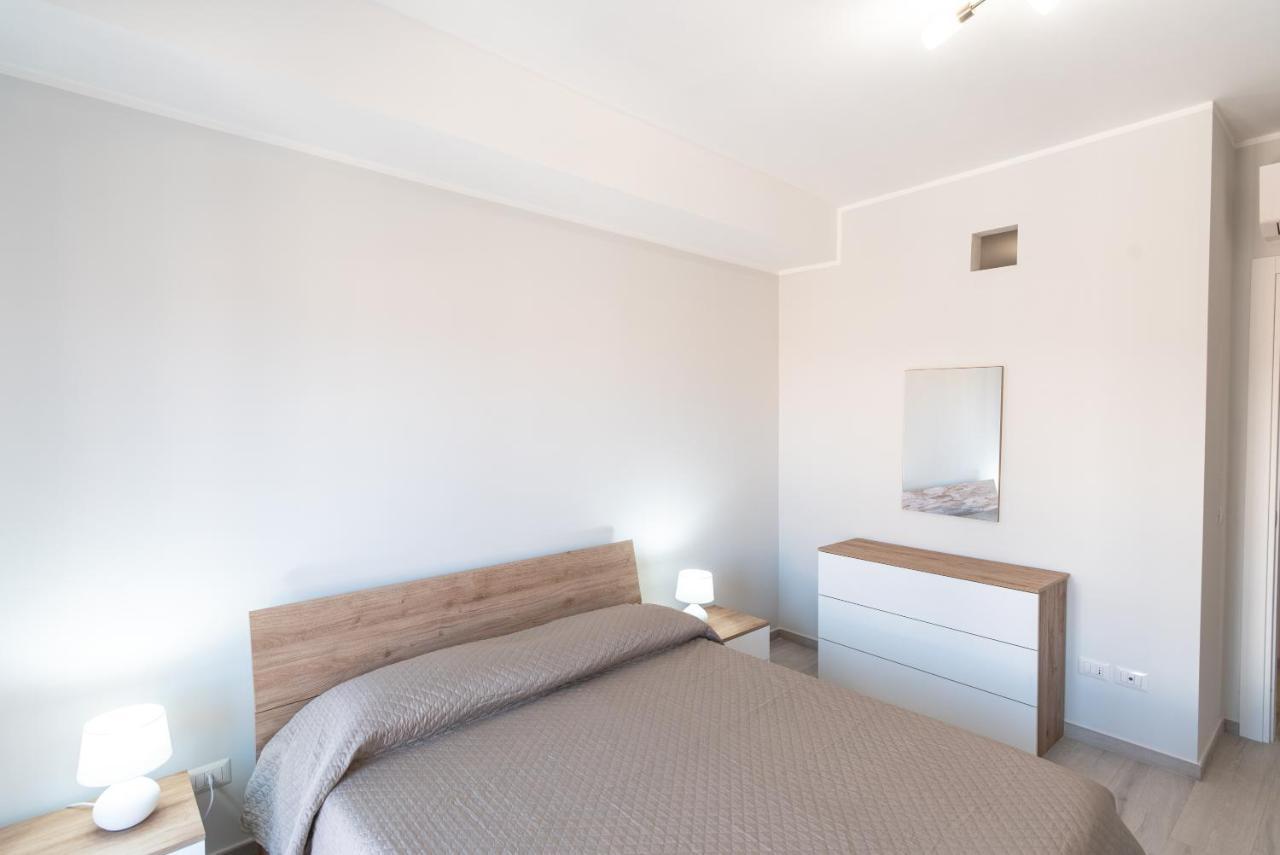 Appartamento Moderno In Centro Citta SantʼAgata di Militello Екстериор снимка