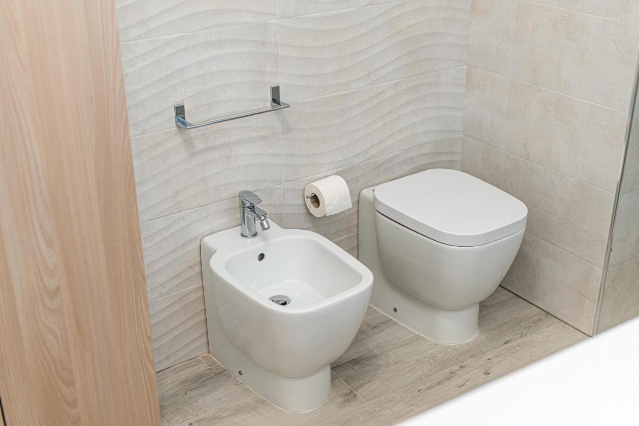 Appartamento Moderno In Centro Citta SantʼAgata di Militello Екстериор снимка