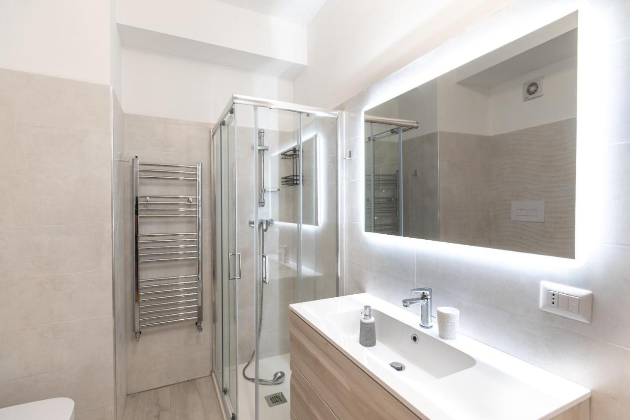 Appartamento Moderno In Centro Citta SantʼAgata di Militello Екстериор снимка