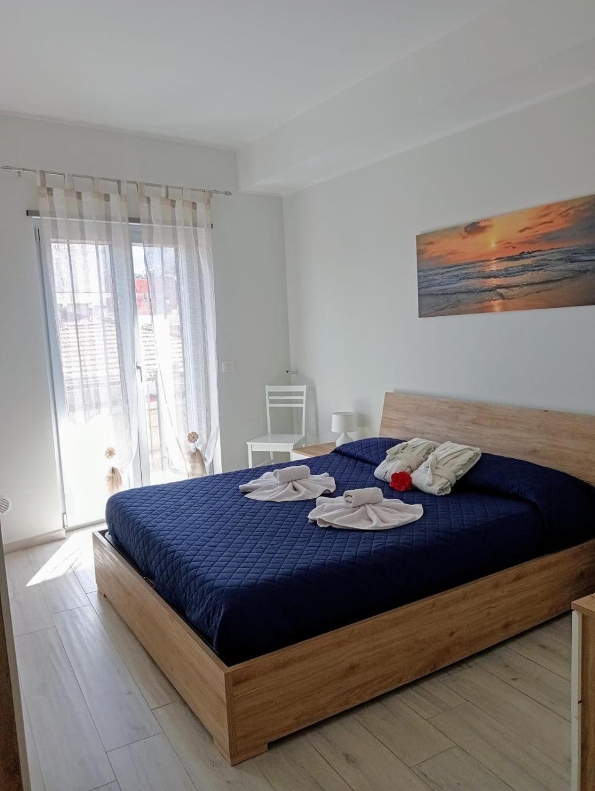 Appartamento Moderno In Centro Citta SantʼAgata di Militello Екстериор снимка
