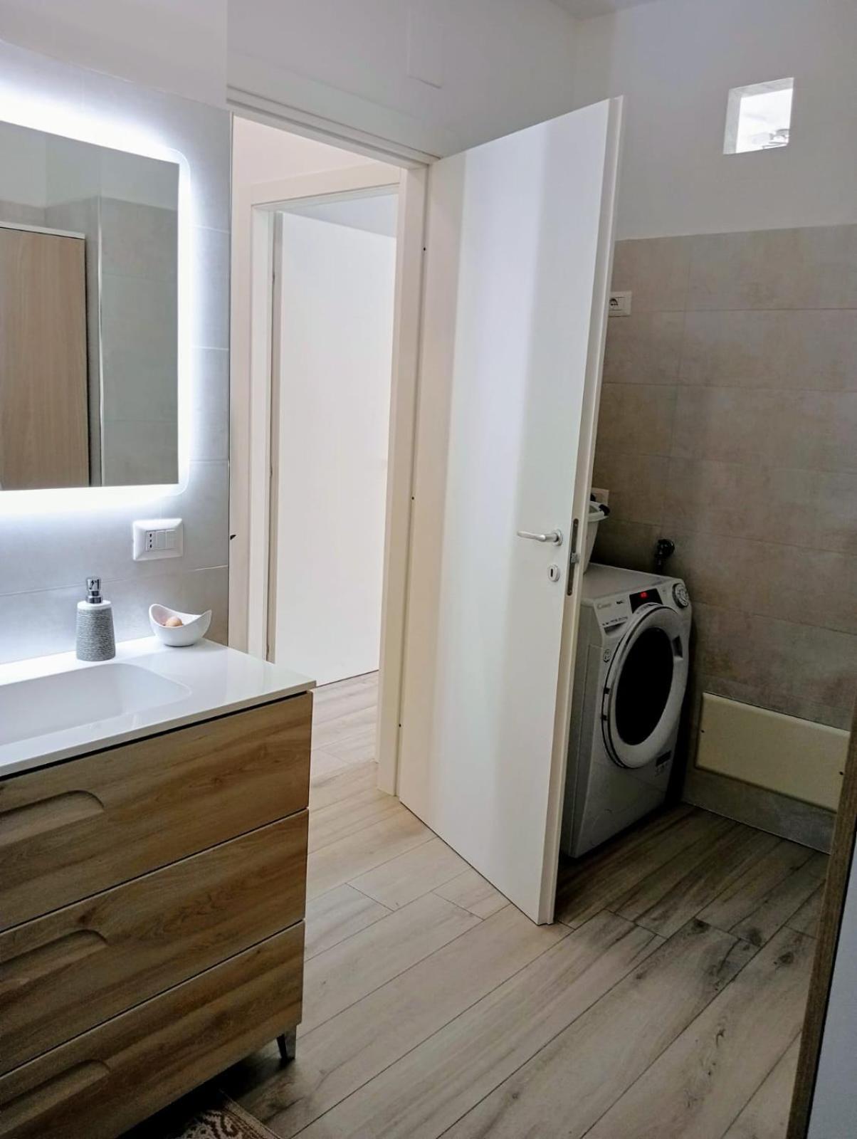 Appartamento Moderno In Centro Citta SantʼAgata di Militello Екстериор снимка